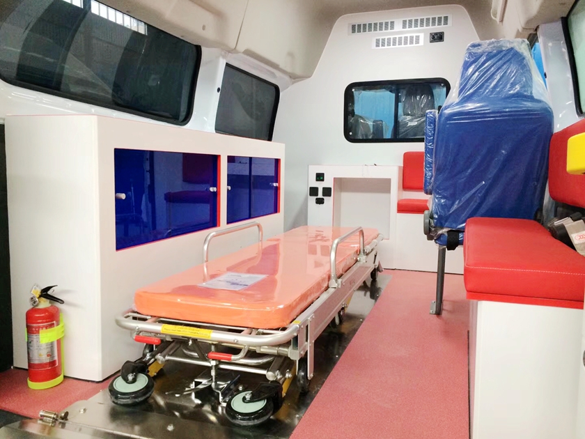 福特汽油版V362救護車內部圖片