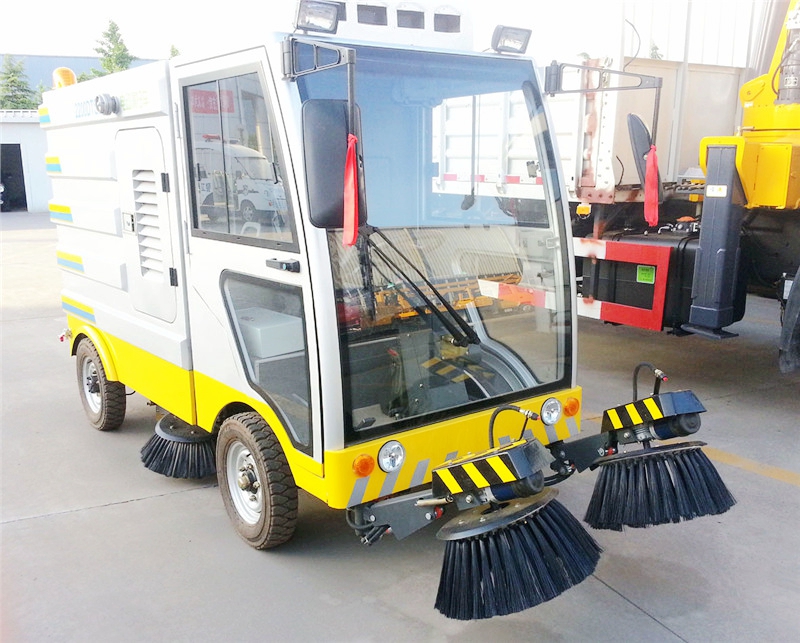 電動2200DTSL型掃地車圖片,封閉式駕駛掃地機圖片